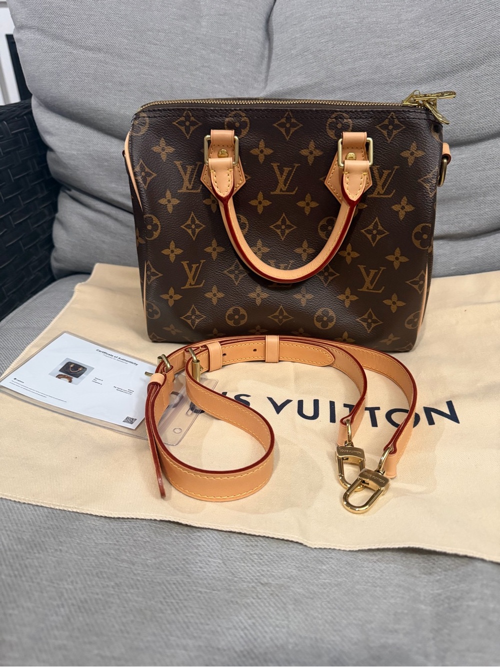 ❌❌❌SOLD❌❌❌Authentic Louis Vuitton Speedy Bandoliere 25 monogram